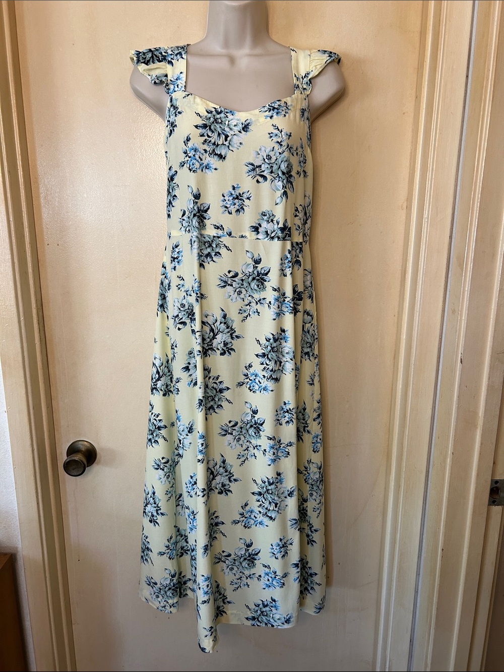 LOFT Pale Yellow Maxi Dress with Blue Floral Print size 4